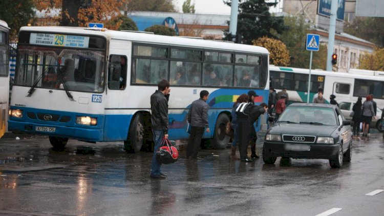 Алматы әкімдігі қоғамдық көліктер кестесінде неге кешігулер болғанын түсіндірді