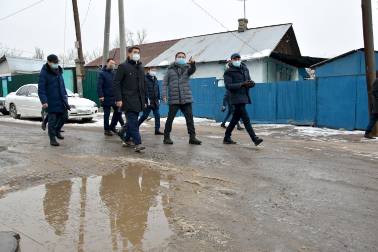 Алматы әкімі Е. Досаев алғашқы жұмыс сапарында  Алатау ауданындағы проблемалы нысандарды аралап көрді