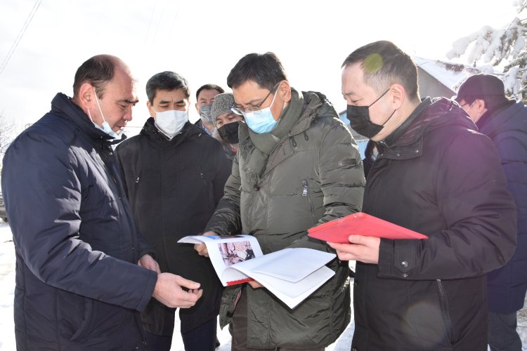 Алматы әкімі Е. Досаев Наурызбай ауданында салынып жатқан және апатты объектілерімен танысты