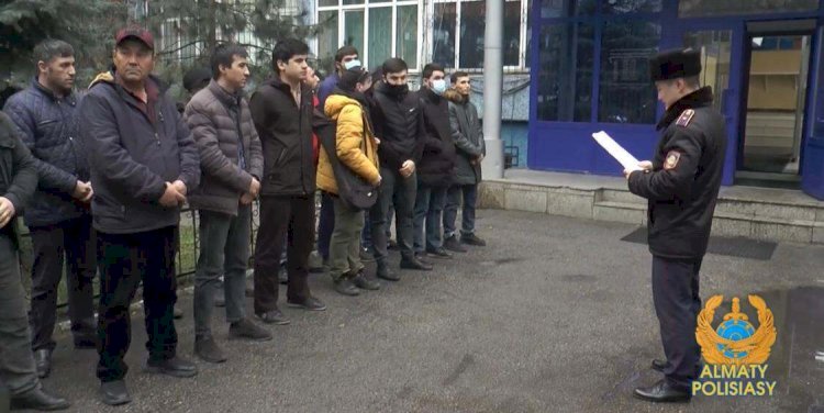 Алматы полициясы Қазақстанда заңсыз жүрген 18 шетелдікті елдеріне қайтарды