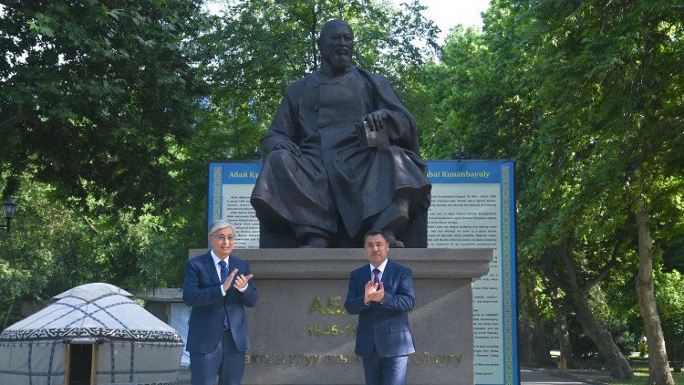 Президент Бішкекте Абай ескерткішінің ашылуына қатысты