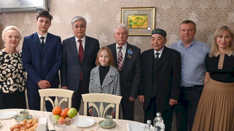 Президент соғыс ардагері Иван Гапичпен және өлкетанушы Жайсаң Ақбаймен кездесті