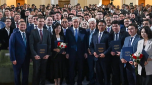 Президент жас ғалымдарға пәтер сертификатын табыстады