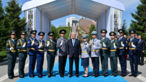 Әскери оқу орындарының үздік түлектері Президенттің қолынан офицерлік шен алды