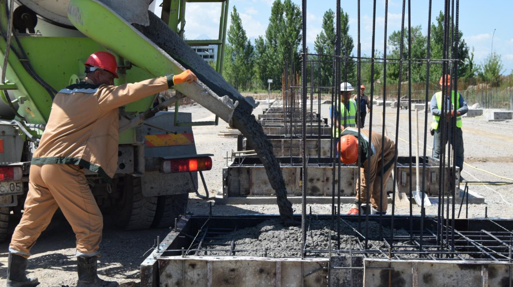 Алматыда күн панельдерін өндіру зауытының капсуласы салынды