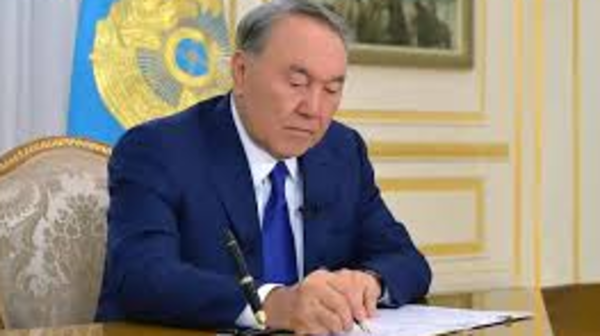 Назарбаев енді академик емес