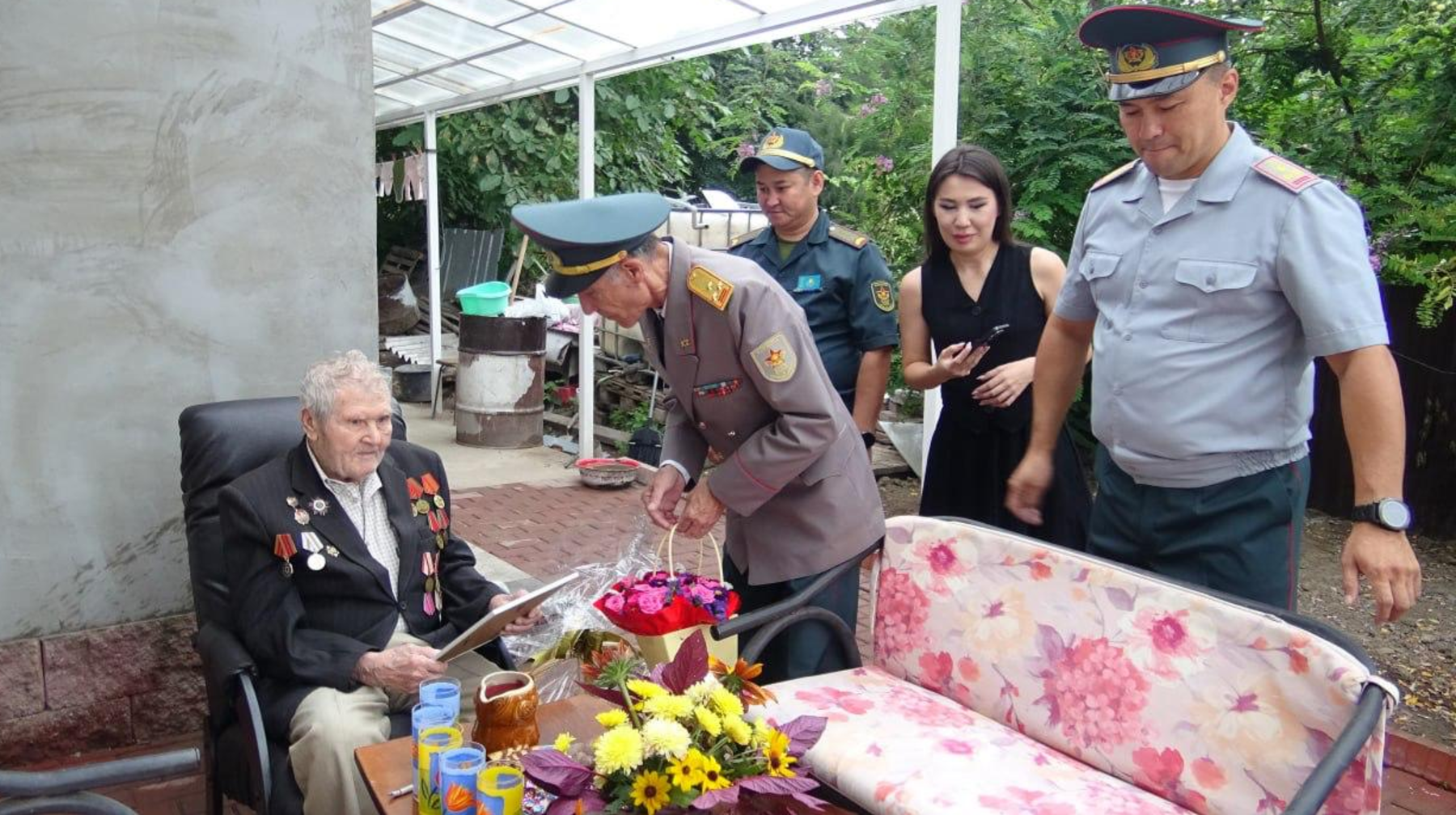 Алматыда Ұлы Отан соғысының ардагеріне құрмет көрсетілді