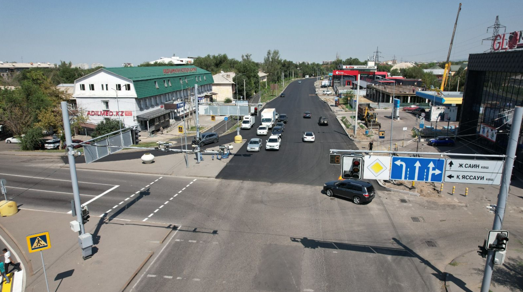 Алматыда демалыс күндері бірнеше магистральды көше жөнделді