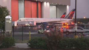 Атланта әуежайында доңғалақ жарылып, екі қызметкер қаза тапты