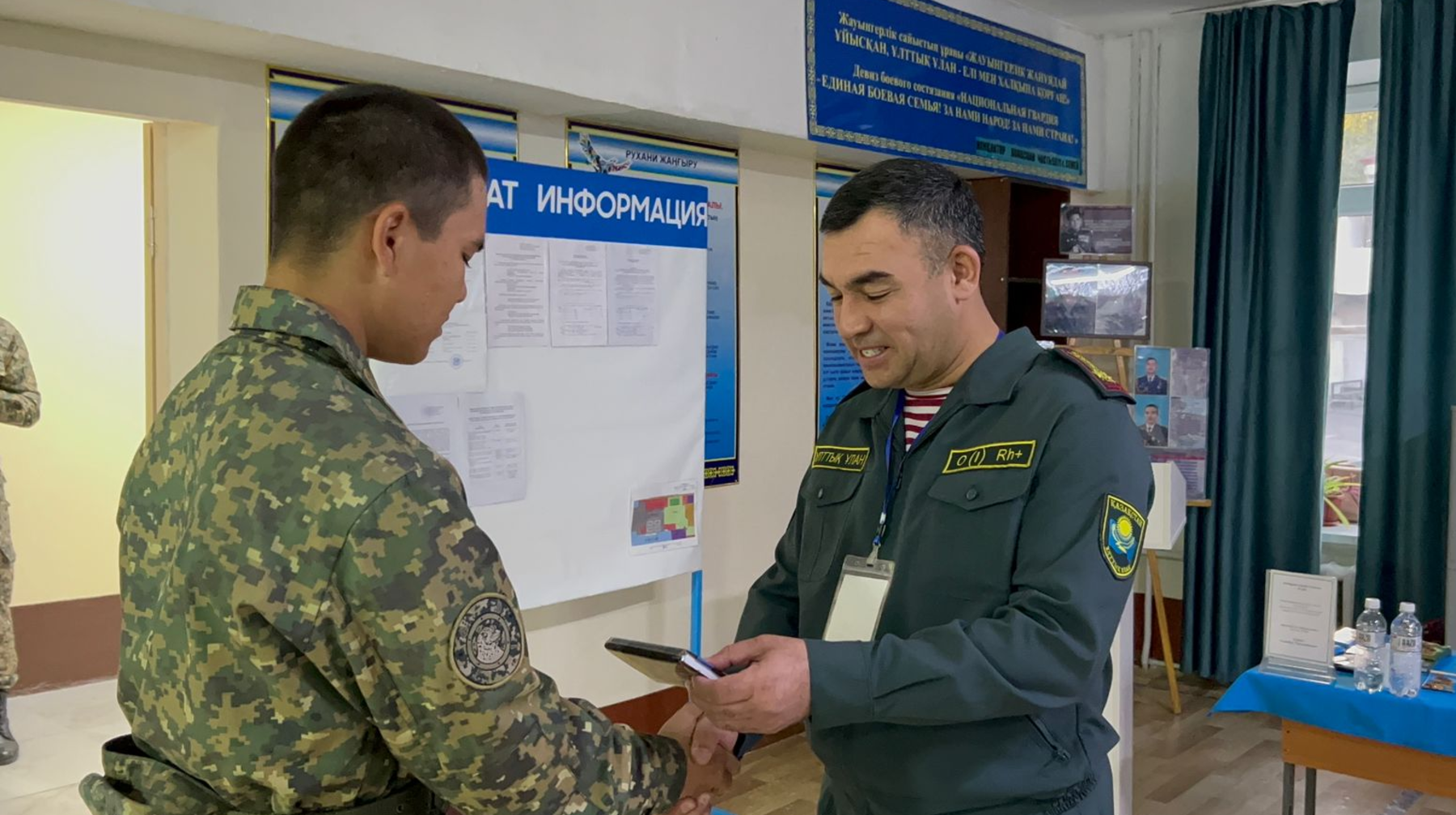 Ұлттық Ұланның сарбаздары алғашқылардың бірі болып дауыс берді