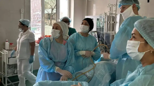 Алматыда егіз күтіп жүрген бес жүкті әйелге бірегей ота жасалды