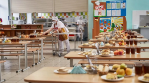 Жекеменшік мектептердің бастауыш сынып оқушылары да тегін тамақтанатын болды 