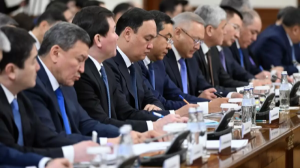 Әкімдер мектепке барады