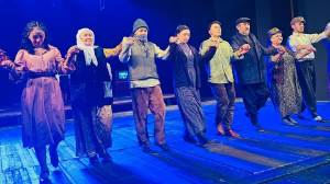 «БОЛМАҒАН БАЛАЛЫҚ ШАҚ»  қойылымын тамашалады