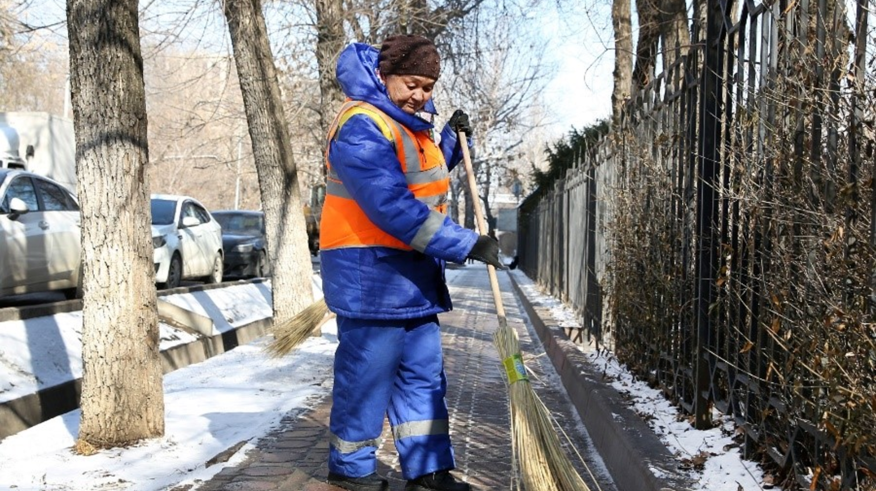 Қалада көктемгі тазалық жұмыстары қарқынды жүріп жатыр