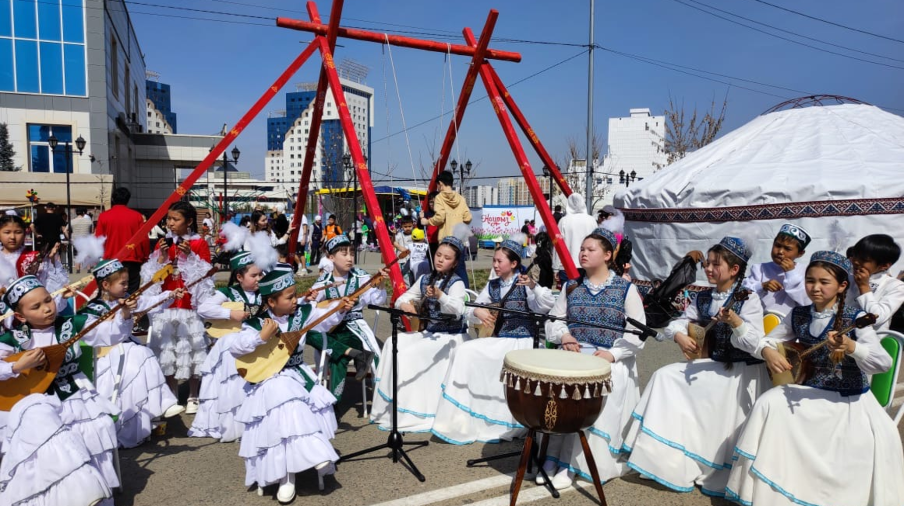 Алматылықтар Наурыз мейрамын кең көлемде тойлап жатыр