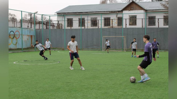 الماتىدا سوتتالعان بالالار مەن ستۋدەنتتەر اراسىندا شاعىن فۋتبولدان جارىس ءوتتى  