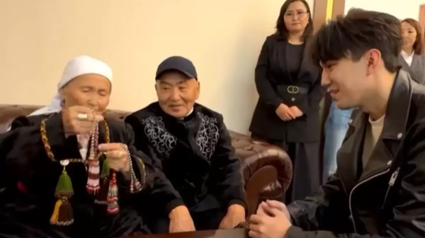 ديماشقا سىيلانعان شاشاق