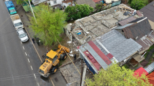 Алматыда екі қабатты ғимарат сот шешімімен бұзылып жатыр