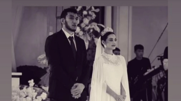 ريزابەك ايتمۇحان ۇيلەندى