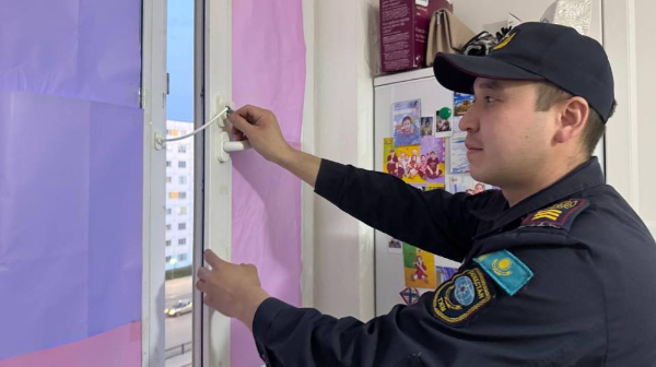 جىل باسىنان بەرى بالالاردىڭ تەرەزەدەن قۇلاپ كەتۋىنە بايلانىستى 34 حابارالاما تۇسكەن