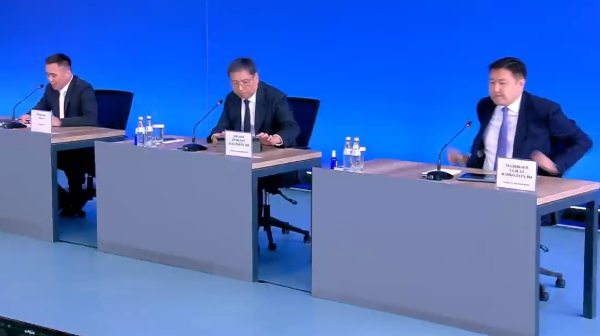 الماتى قالاسى اكىمىنىڭ الاتاۋ اۋدانىندا حالىقپەن كەزدەسۋى