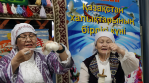 Алматылық белсенді зейнеткерлер мерекелік көңіл-күй сыйлады