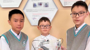 Ауыл мектебінің оқушылары қоршаған ортаны тазартуға арналған робот құрастырды