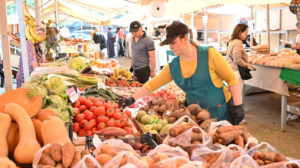 Almatyda demalysta ótetin jármeńkede baqylaý júrgiziledi