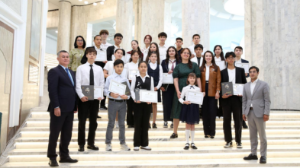 «Бала үні»: Алматы қаласы әкімінің орынбасары дарынды оқушылармен кездесті