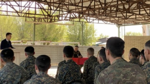 Дінтанушы сарбаздармен кездесті 