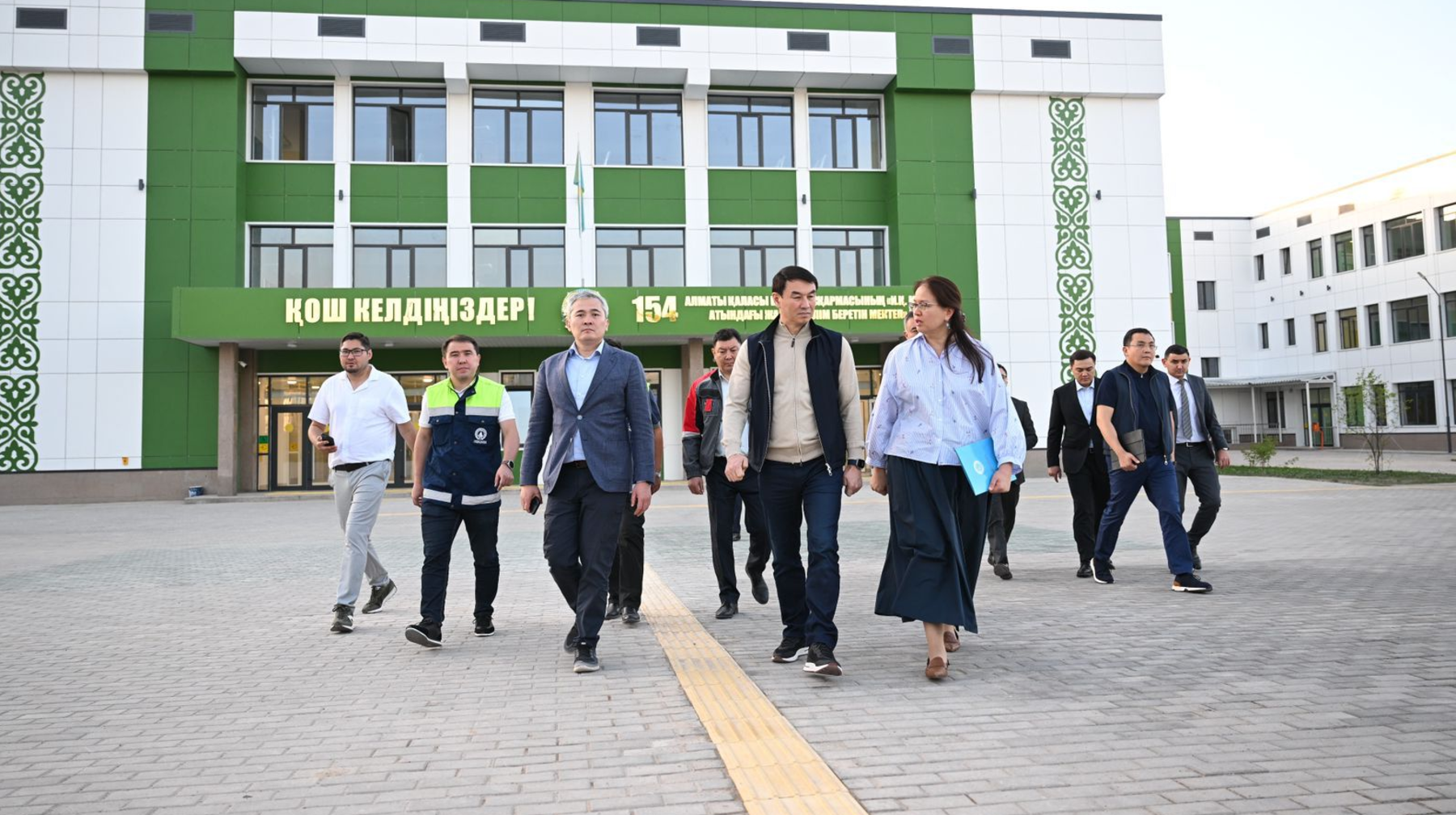Almaty ákimi Alataý aýdanynda áleýmettik mańyzy bar jobalardyń iske asyrylý barysymen tanysty