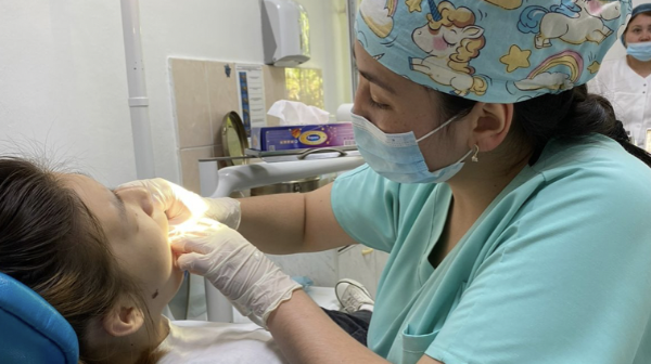 Almatyda qansha balaǵa tegin medısınalyq kómek kórsetildi?