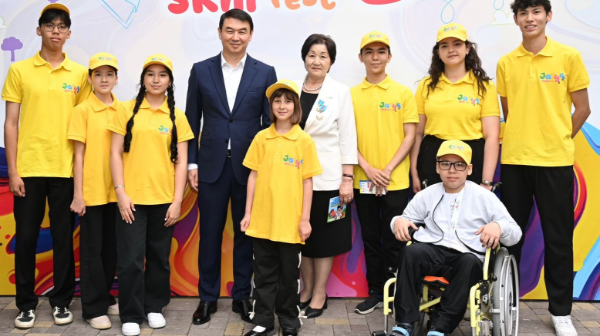 Almaty qalasynyń ákimi Darhan Satybaldy «BALA FEST. JARYQ SKILL FEST» festıvaline qatysty
