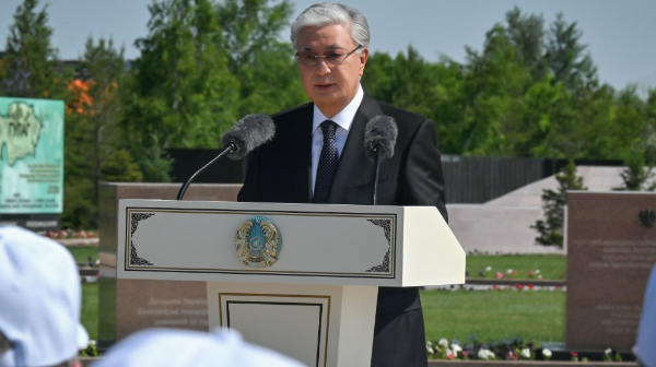 Memleket basshysy Saıası qýǵyn-súrgin jáne asharshylyq qurbandaryn eske alýǵa arnalǵan is-sharada sóz sóıledi