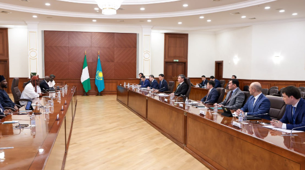 Oljas Bektenov pen Nıgerıa Federatıvti Respýblıkasynyń Ife Korolimen kezdesti