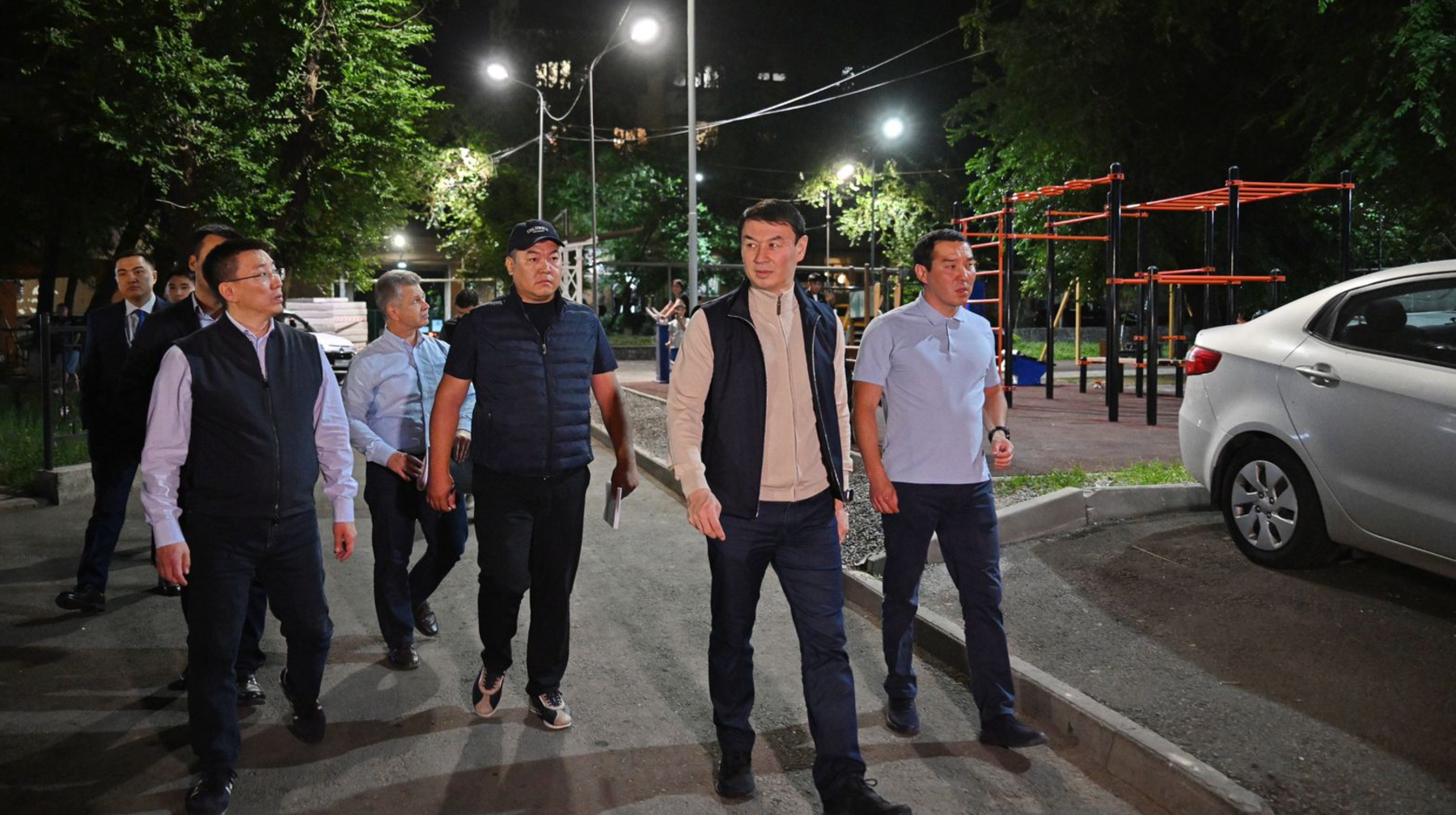 Almaty ákimi aýla men kóshe jaryǵyn jańǵyrtý qarqynyn arttyrýdy tapsyrdy