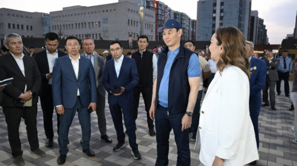 Almaty ákimi Darhan Satybaldy Naýryzbaı aýdanyna jumys saparymen bardy