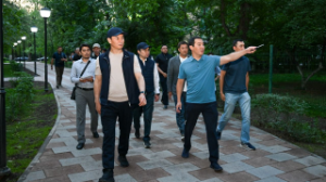 Алматыда Мүсірепов атындағы театр маңындағы саябақ көркейтіледі