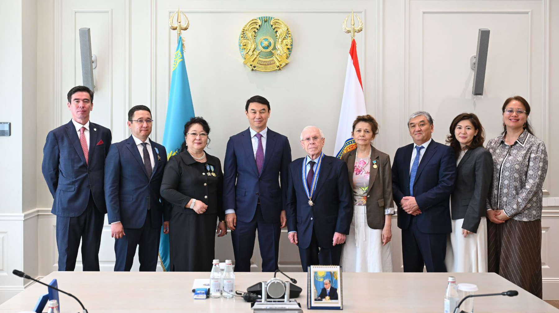 Almaty ákimi medısına qyzmetkerlerin marapattady