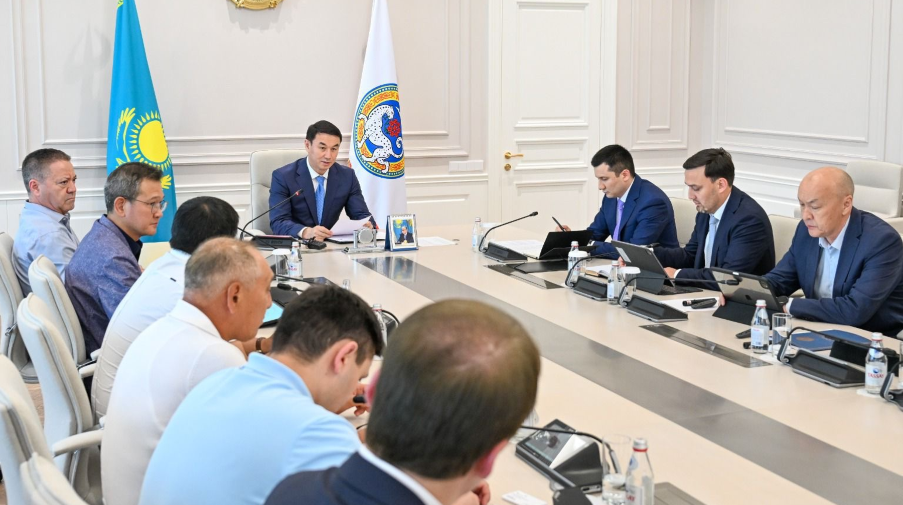 Almaty ákimi ınvestorlarǵa qoldaýdy kúsheıtip, jobalardy júzege asyrýdy jedeldetýdi tapsyrdy