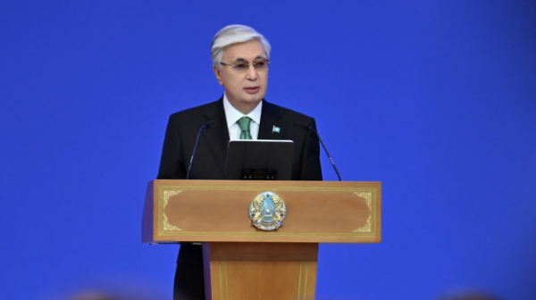 Memleket basshysy polıseıler men memlekettik qyzmetkerlerdi quttyqtady