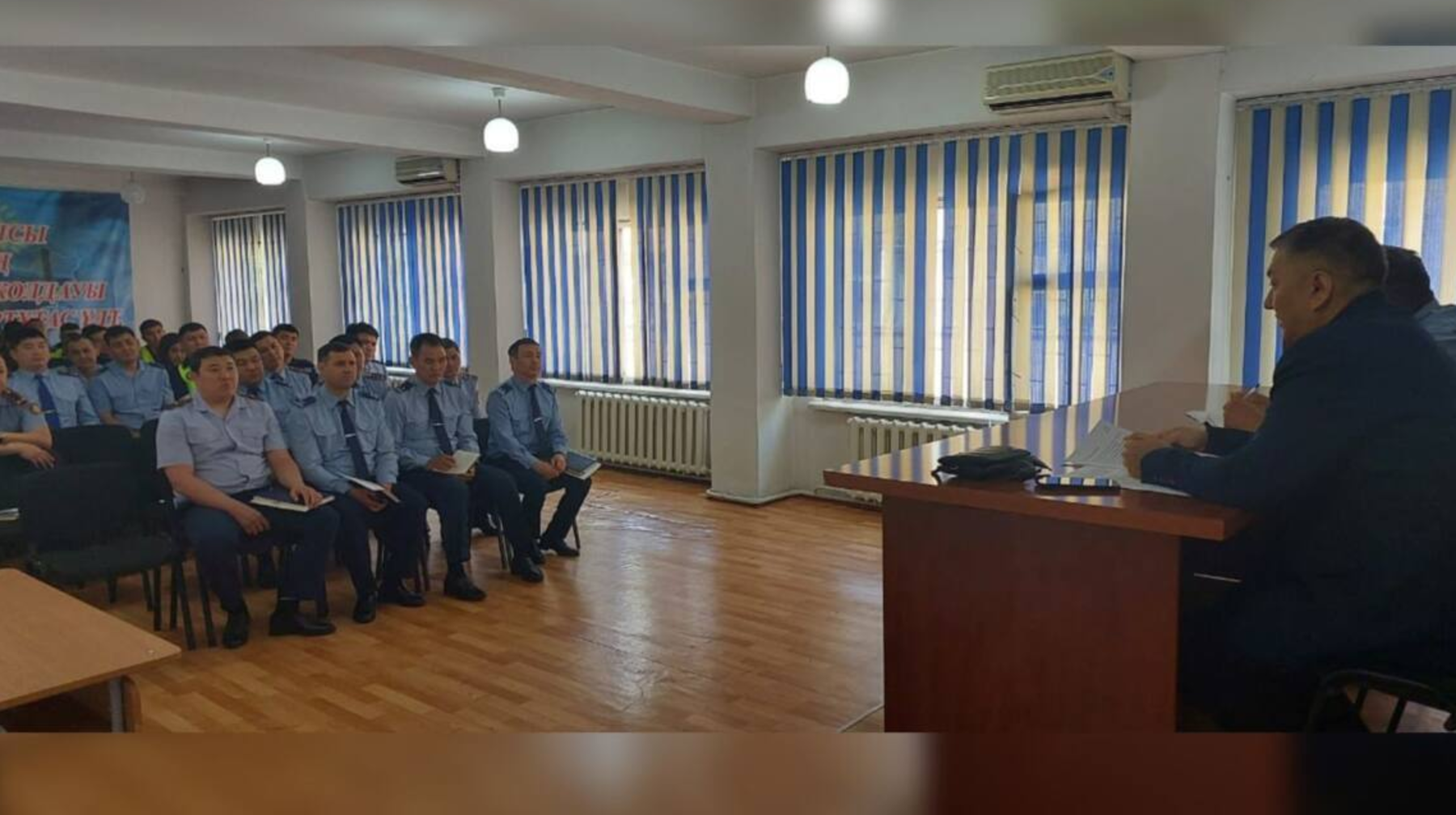 Kólik polıseılerine dinı ekstremızm týraly dáris ótkizildi  