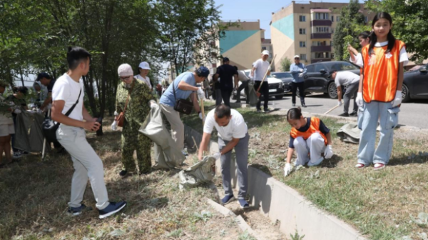 Алатау ауданында қоғамдық белсенділер мен мәдениет өкілдерінің қатысуымен ауқымды сенбілік өтті