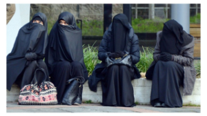 Қазақстанда никаб пен паранжаға тыйым салынды: дін мен дәстүр не дейді?