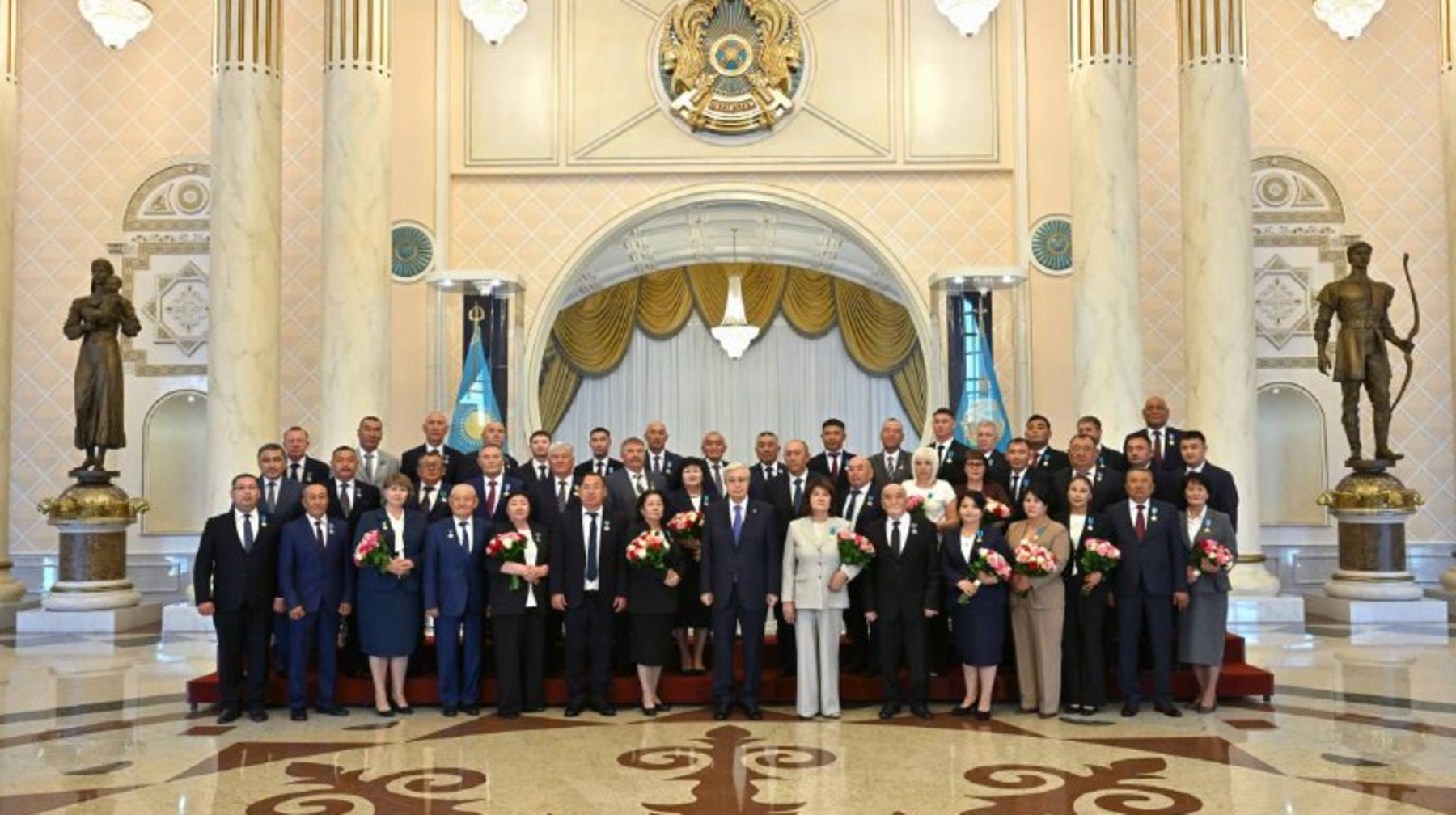 پرەزيدەنت سۋ شارۋاشىلىعى قىزمەتكەرلەرىن ماراپاتتادى