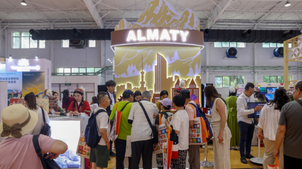 Beıjińde ótken BITE 2025 halyqaralyq týrısik kórmede Almaty stendi Best Organizing Award júldesin aldy
