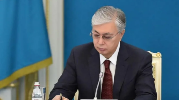 Memleket basshysy jańa Salyq kodeksine qol qoıdy
