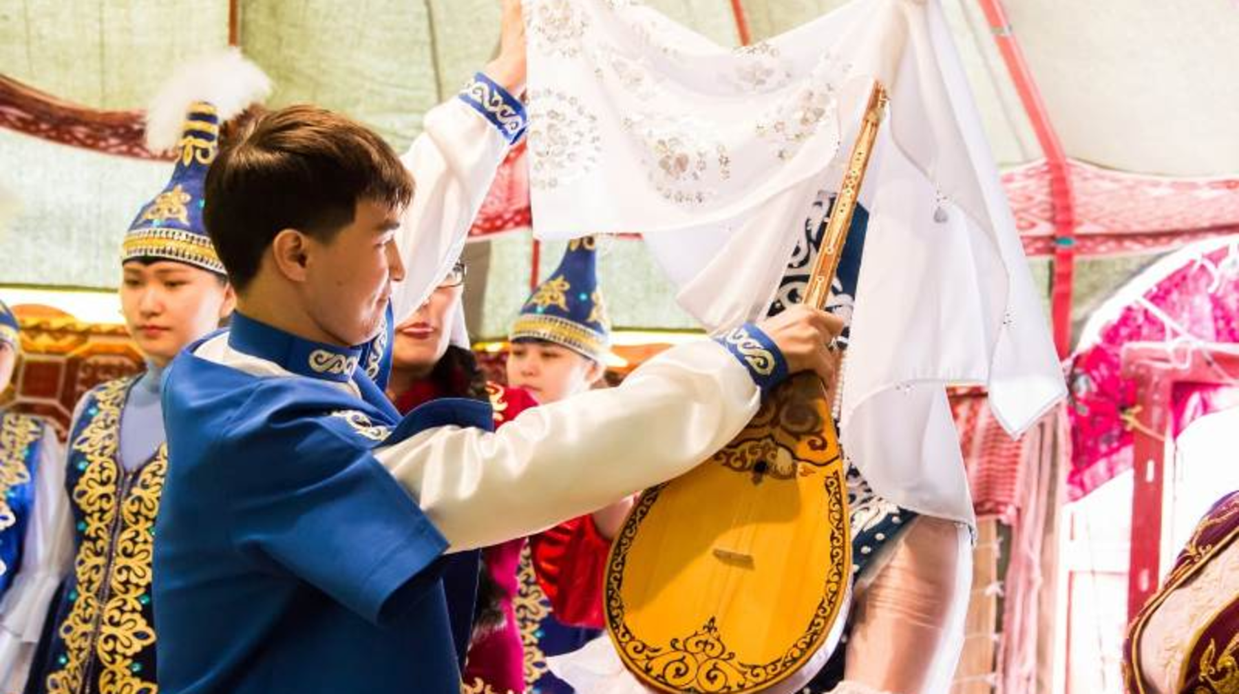 Qazaq toılarynda qandaı salt-dástúr umytylyp barady? Etnograf áńgimesi