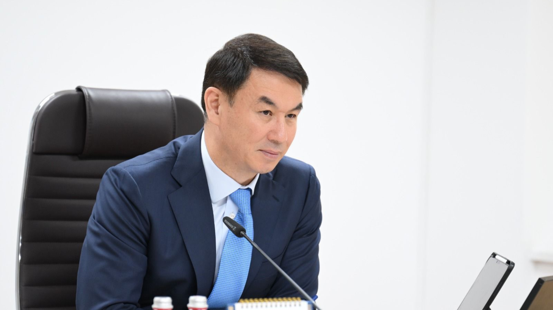 «Shaǵymǵa jetkizbeńizder»: Almaty ákimi komýnaldyq kemshilikterdi der kezinde joıýdy talap etti